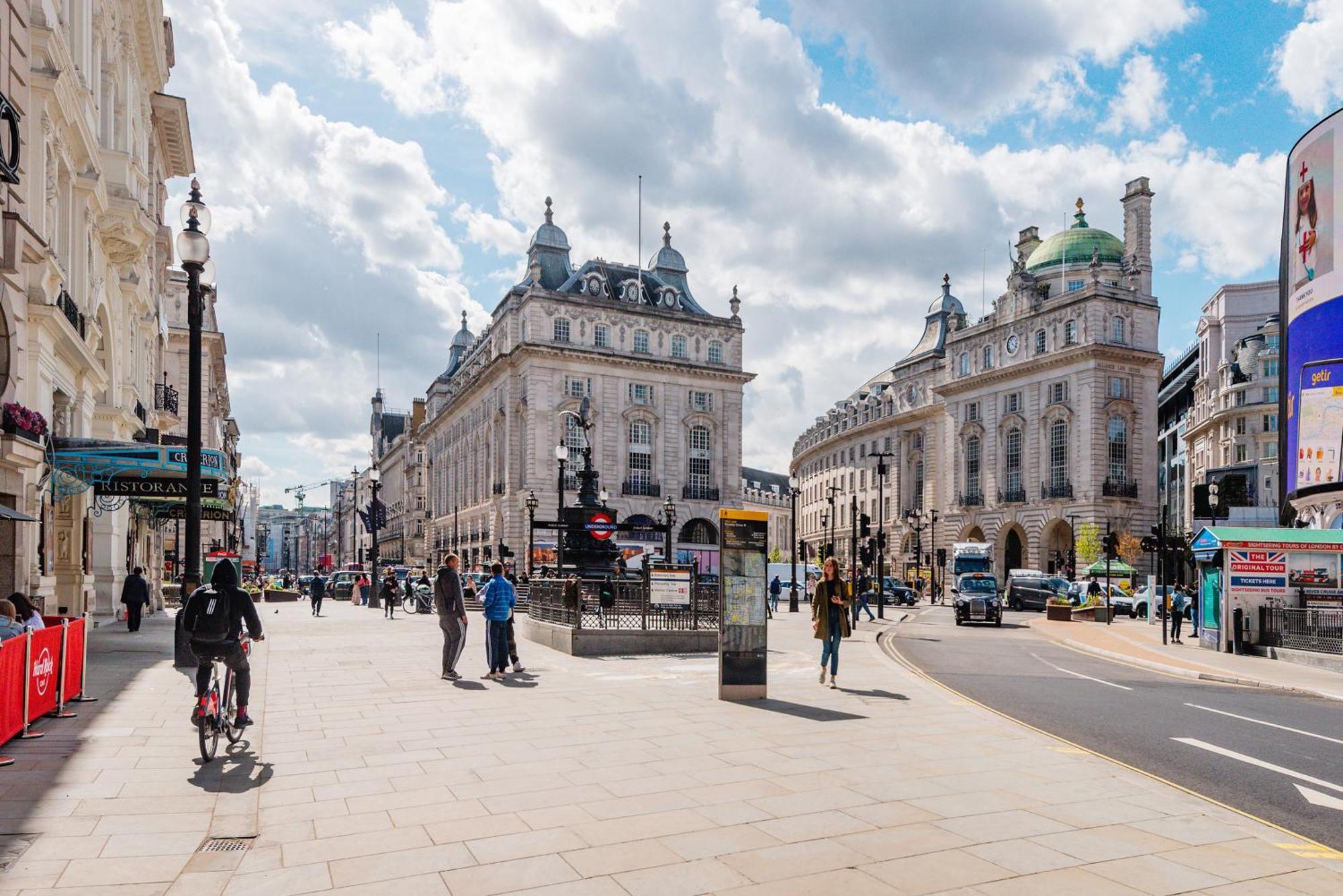 Welcome London Piccadilly Circus 외부 사진