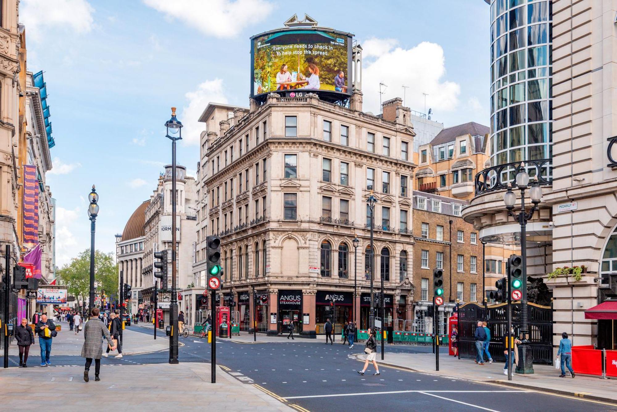 Welcome London Piccadilly Circus 외부 사진