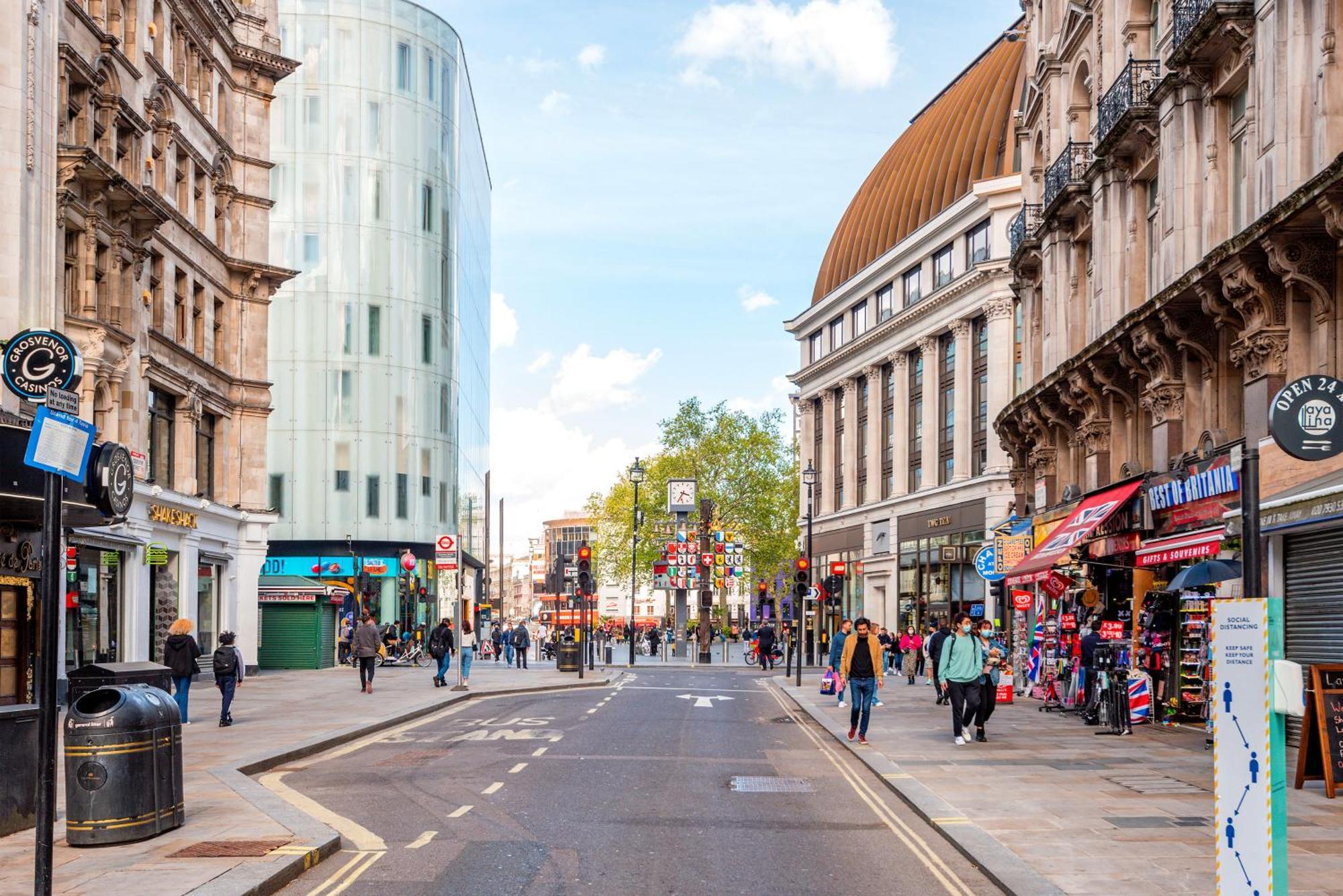 Welcome London Piccadilly Circus 외부 사진