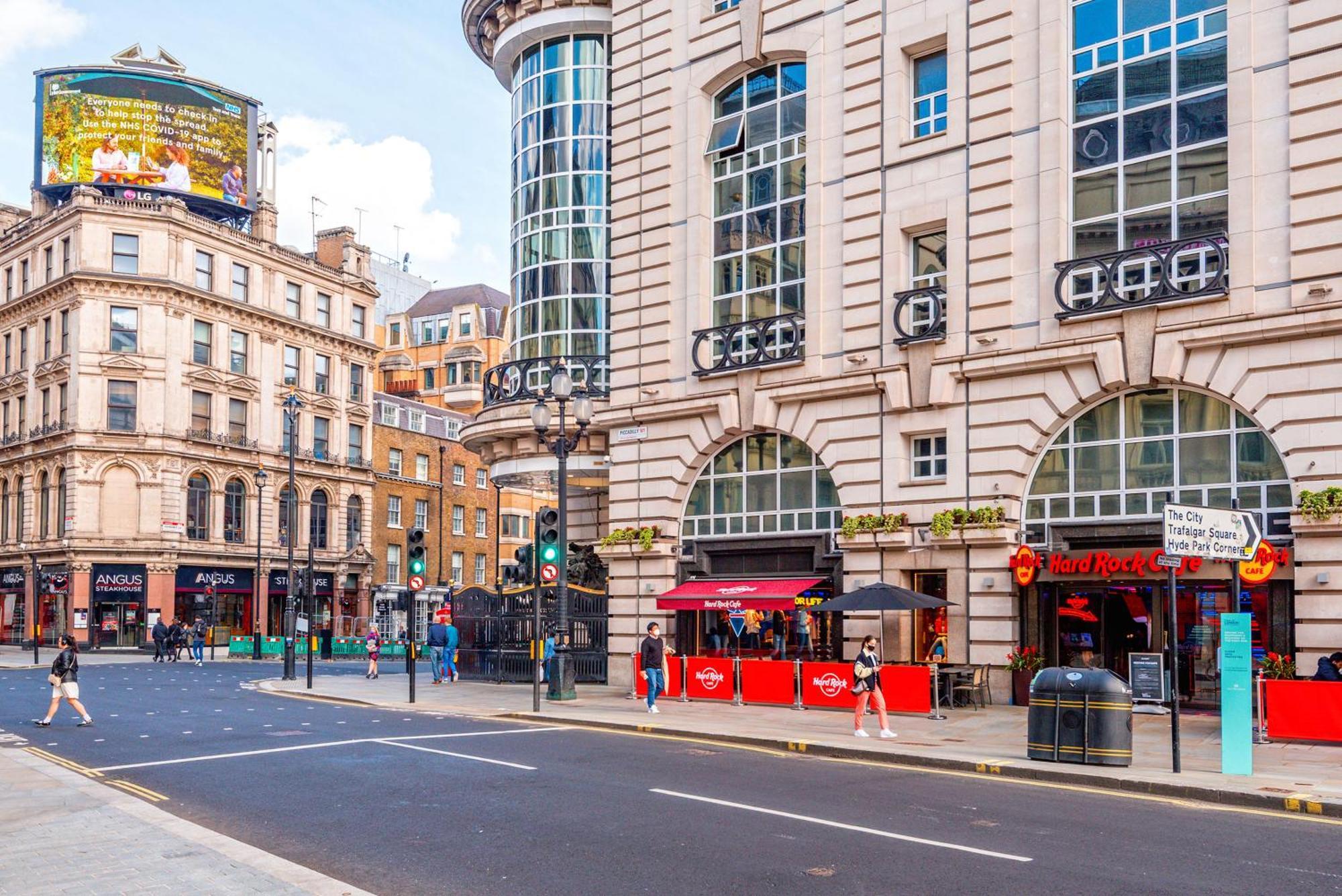 Welcome London Piccadilly Circus 외부 사진